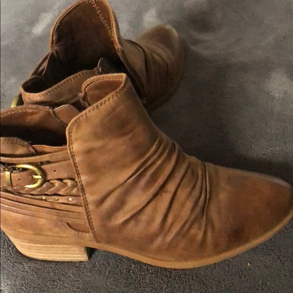 Cognac booties